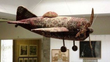 Ковролетчики ночь не спали,
пыль из этого ковра выбивали /В. Высоцкий/