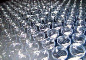 Скоро мы не сможем хлопать пузырьки на упаковке, потому что компания, которая ее производит, ненавидит веселье!!! Господи, не позволь этому сбыться!!!