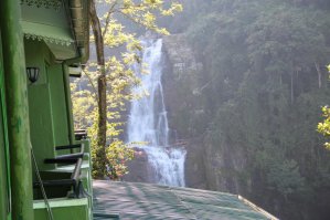 ncuxonaT, извиняюсь, сразу не заметил, что насчет Тайваня исправился. Добавлю фото отеля в шри-ланке о котором писал выше