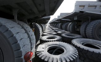 А при беглом просмотре фото, кажется что чья-то касочка в колёсико-то впечаталась)))