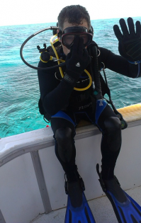 Я уже написал причину нашего выбора предыдущему собеседнику, могу только повториться. 
Мы группа дайверов "Сердитые акулы". В Шри-Ланку едем не просто, как туристы, а по приглашению местного дайв-центра. Они нас встречают, помогают с расселением. От туда будем ходить по местным дайв-сайтам. У нас весьма обширная программа, но не на суше, а под водой))) Хотя немного времени останется и на земные прелести))).