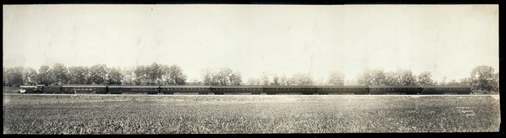 Про самую большую камеру:
Изобрел эту камеру известный фотограф Джордж Раймонд Лоуренс (George Raymond Lawrence).
Известен он не только этой камерой, но еще и тем, что придумал аэро панорамную фотографию...

Итак, эту камеру Джордж сделал в 1900 году по заказу компании Chicago & Alton Railway для того, что бы получить настолько большую фотографию их знаменитого поезда Alton Limited, насколько это было возможно, не считаясь с расходами.

Кроме получения самой фотографии такого размера, что по тем временам было вещью удивительной, фирма Chicago & Alton Railway планировала участвовать с ней в Парижской выставке. Для чего было сделано три контактных отпечатка с полученного негатива.

Камера, построенная Лоуренсом имела внушающие размеры: вес ее составлял около полутонны (а с заряженной кассетой 650 кг). Стеклянные фотопластинки размером 8 х 4.5 фута (2.5 x 1.3 метра).. да, да, именно стеклянные пластинки, заряжали несколько человек. Камера была сделана из натурального вишневого дерева. Меха сделаны были в три слоя: для наружного слоя использовалась толстая резина, для остальных двух плотная непрозрачная черная ткань. Каждая складка мехов была проложена деревянной планкой. На них ушло 40 галлонов (151 литр) клея и 500 футов (152 метра) деревянных планок.

Стоимость этой камеры составила $50000 - цена астрономическая в то время. Каждая изохроматическая пластинка, изготовленная The Cramer Company of St Louis стоила $1600. Компания Bausch and Lomb Optical Company of Rochester выпустила два объектива для этой камеры, по патентам Zeiss. Первый - широкоугольный объектив с фокусным расстоянием 5.5 фута (1700мм), второй объектив, которым и была сделана фотография поезда, представлял собой rectilinear с фокусным расстоянием 10 футов (3048 мм).