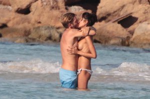 Гаухар Беркалиева - владелица парижского дома моды Vionnet
По-Вашему, она личность, не говоря, об определении "выдающаяся"?