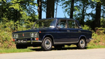 На мой взгляд "трешка" не хуже. Все-таки ее позиционировали как люксовую модель.