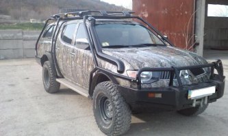 Извини, есть только фото продавца не момент покупки. В лесу как-то не попадал в кадр, да и не стремился. Есть фотка украинского собрата, только мой черный, а этот камуфляжный. И пороги у него алюминиевые, а мои -  продолжение силового обвеса. Клетка вокруг машины, в общем))