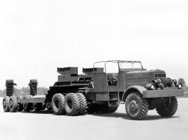 В апреле 1942 г. фирма Dart представила седельный тягач Т3 (6x6) с низкорамным 40-тонным полуприцепом Fruhauf Т28 для эвакуации поврежденных танков М3. Он был выполнен на гражданском шасси Dart 300AWD с открытой кабиной, 250-сильным двигателем Waukesha, 3-ступенчатой коробкой передач и 2-ступенчатой раздаточной, передней и задней лебедками и 24-дюймовыми колесами.