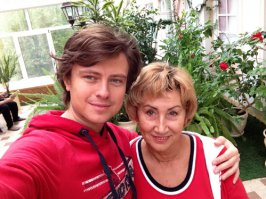 15 взрослых киногероинь, «покусившихся» на подростков (16 фото)