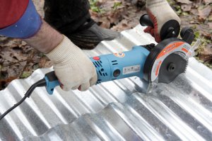 Отец японец, мать болгарка.