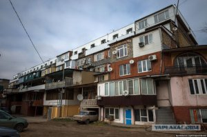 Эх, гулять так гулять, из-за пристроек, дома не видно)))