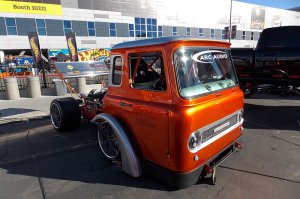 Экстрим. Лёг под фуру