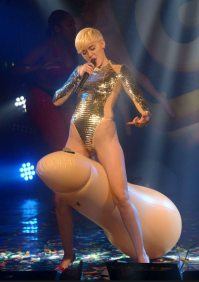 посмотрите выступление майли сайрус, от этого им крышу не сносит ?