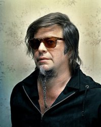 Топ-10 самых культовых и самых отстойных причёсок музыкантов