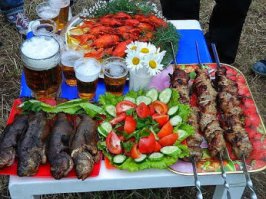 Красивая поляна )) Сейчас бы по шашлычку, да в пампасы...А у меня дождь за окном. Эх.