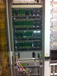 Честно не вижу рабочей атмосферы . Загружаю 2 фотки одна из дому первая вторая с работы стримы . Паяльник и т.д это дом . Второе работа .