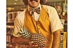 ананас в этом контексте смотрится просто шедеврально
адаптацией к нашей действительности может служить арбуз или дыня