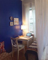 Когда надо за компьютером поработать, делаю это дома. За кофе не надо далеко ходить :) Сама все красила-собирала-обустраивала.