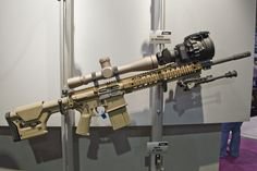 Правда у меня ее нет. У нас разрешение на ношение оружия хрен получишь. Но это моя работа. Я их делаю. SIG SAUER 716.