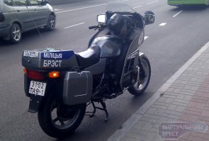 Может фото сделано и в Беларуси, но на нем не служитель закона. У нас полиции нет, у нас мiлiцыя.