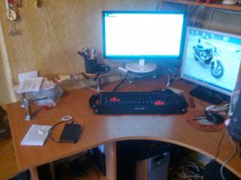 Ну уговорили, присоединюсь. Это мое домашнее "рабочее место"