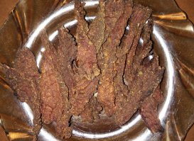 Товарищи, рецепт опробовал на газовой духовке, без конвекции.
Самая маленькая подача газа и открытие духовки на 2-3 см, как при гриле.
В итоге в зависимости от толщины кусочков, готовность 4-5 часов.
С пивом самое то. Правда я соус готовый брал, что бы побыстрее испробовать ))