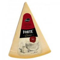 Спасибо за информацию о назначении сыров. Честно?  Выбирала всегда по принципу "ВКУСНЫЙ" для моего вкуса.
А вчера  вот  какая история приключилась:
-  решила  испечь пирог с капустой... точнее пирог  в итоге а не  пирожки, как  задумывалось. Почему-то  тесто не  хотело  лепиться  в  пирожки. Начинка   растекалась, капуста  молодая, Ну, да  ладно. 
Ко всему, когда  уже в  печь  ставить  пора  пришла пирог, яйца закончились. Я не  глядя, все  сварила в начинку  
А в магазин сбегать - лень-матушка раньше  меня  родилась ;-)
В холодильнике  кусок  пармезана от  Валио. Я  пирог  смазала майонезом и  сверху  натёрла   тот  застарелый кусок  пармезана... если про  этот  сыр  вообще  можно  говорить "застарелый" 
)))))
А  сегодня... даже крошек  не  осталось  от  пирога. 
Так что всё  правильно в  той  таблице.  У них, у  итальянцев, их пармезан  для  пиццы. А наш финский Valio самое то для  капустного пирога