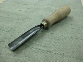 Во время мольбы монах познавал искусство плотника и чудный инструмент, стамеска!