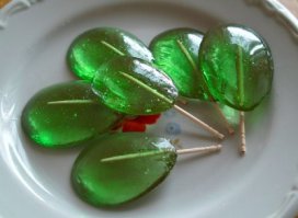 А у меня формочек нет, заливаю в ложки ;)