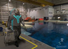 Z-2 - новый космический скафандр. Модель получила более прочную композитную оболочку со специальными светоизлучающими патчами, которые облегчают идентификацию членов экипажа.
Все подвижные элементы костюма имеют новые подшипники скольжения с увеличенным ресурсом и более легким ходом, что улучшит подвижность космонавта. Впереди еще целая серия испытаний, в числе которых подводные тесты в бассейне осенью этого года.