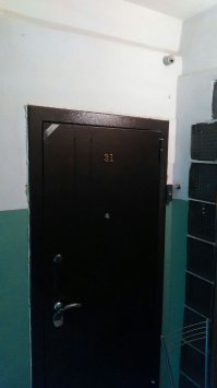 Пару месяцев назад установил.Перестали окурки появляться на коврике.