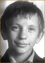 Исправьте только "Юлю Грибкову" - это имя героини. А играла её Марианна Ионесян. 

...И Колю Герасимова вы не вспомнили.  А он всё-таки главный герой...

Алексей Фомкин, 1969-1996