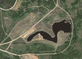 Автор, учи мат.часть!!! Озеро Карачай находится на территории промплощадки химкомбината ПО «Маяк», а не высоко в горах, как у тебя на фото!!! И выглядит оно вот так: