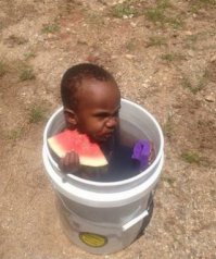 23 бассейна людей, измученных жарой