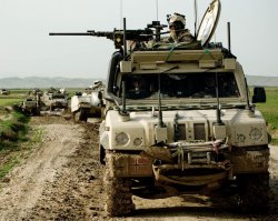 ...пишут , что вроде наши производят...подскажите чьё производство на самом деле...тоже для перевозки личного состава...я,к тому,что "Уралу" пулемет крупнокалиберный,на крыше не помешал бы...ехать в "железном ящике" без вооружения...ну не знаю...как-то не уютно....