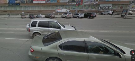 Ребята, я не из новосиба, но я загуглил, по Кирова 25 сплошная с разрезом по ходу.
Новосибцы поправьте, если я не прав, но там можно поворачивать, что и сделал водила авто.
Другое дело, что он не заметил мотик, но мотик ускорился в два раза