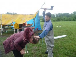 все равно поленом была