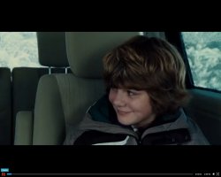 Мда, старый добрый фильм. Ностальгия. Посмотрел этот пост и решил взглянуть на  "Мир Юрского периода" и ... О! реинкарнация (по крайней мере так показалось!). Уж очень схожи.
Те же щёчки, разрез глаз, улыбка... Просто не ожидал - ведь совсем свежие воспоминания.