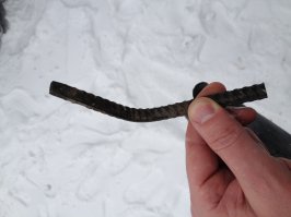 приключения на бывшей машине:
1) это вытащили из переднего колеса
2) замигал чек энджин, неровная тяга - думал наконец то сломалась скотина. а фиг там, микки маусы сожрали высоковольтник+кучу поролона с крышки двигателя... не ставьте зимой у мусорки никогда, если пожрут крупный жгут - охереете чинить...