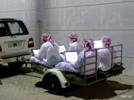 14 обладателей ноутбуков, демонстрирующих, что такое настоящая лень