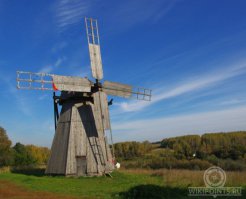 О́встуг — село в Жуковском районе Брянской области, административный центр Овстугского сельского поселения. Известен как родина поэта Ф. И. Тютчева (1803—1873).