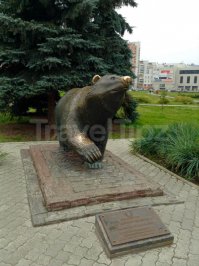 памятник пермскому медведю. установлен в центре перми, считается, что если потереть мишке нос, то вас обязательно ждет удача. ))) многие верят, поэтому нос у него всегда отполирован.