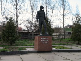 Плохому человеку памятник не поставят!