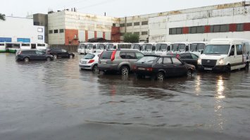 На Ладожской. До авто шёл босиком, обувался уже внутри :)