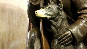 тоже известное место(станция метро Площадь революции)