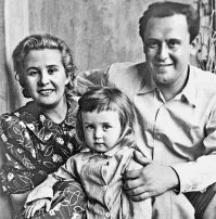 Вася с папой и мамой