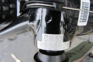 На рамах есть серийные номера, и с велосипедом идут документы в которых он указан.Потому в основном спиз_женные велики идут в страны типа польши, украины, россии. На некоторых ресурсах, в объявлениях обязательное условие указывать номер рамы. Так что пост стряпал полный нуб, который не в теме