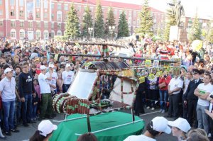 А у нас, в Кумертау, колбасные вертолеты.