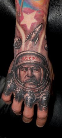 18 космических татуировок, которые очаруют вас