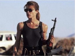 Какая Эмили Блант была противная в "Дьявол носит Прада", и какая клёвая в "Грани Будущего". Я пока фильмографию после "Гранец" не посмотрел, даже не понял, что это одна и та же актриса )) Уж не знаю, делала она себе пластику, или нет.

Ну и Линда Гамильтон, конечно. Терминатор-1 и 2. Просто крутая. Могу себе представить, сколько за этим стояло работы!