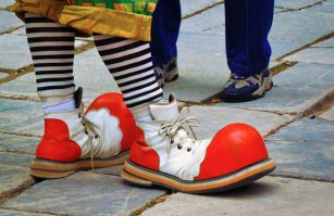 Туфли, способные замедлить темп жизни в огромном мегаполисе