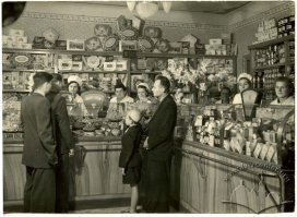 К сожалению мы застали не лучшие годы СССР. Застой, а потом и перестроечный развал. Хотя в послевоенные годы страна только оправлялась от войны и голода, но уже в 1947-м отменили карточную систему. Да и магазины, говорят, удивляли ценами и своим богатым ассортиментом... Спросите у наших ветеранов - они расскажут...